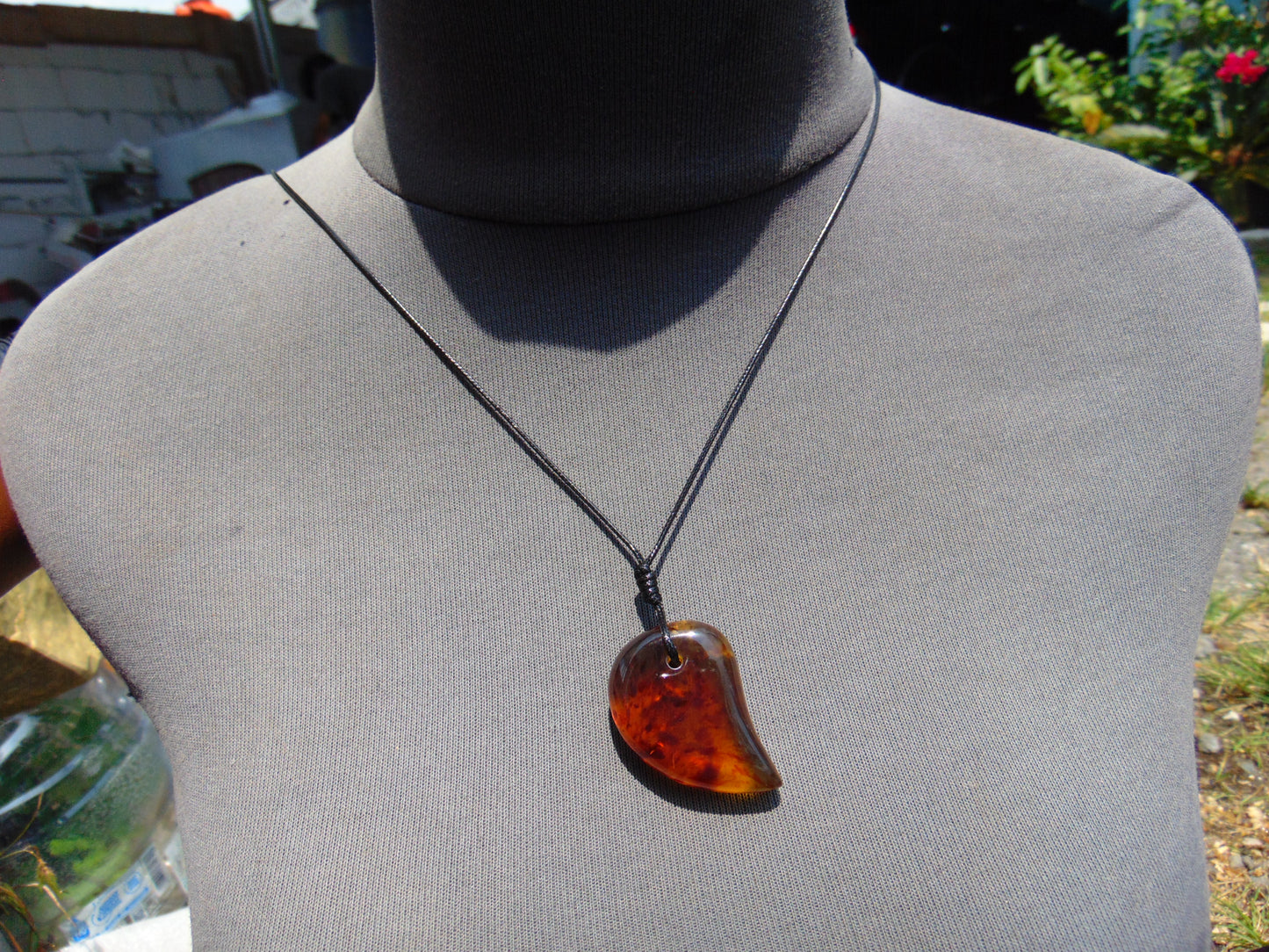8 gram 40x18x12 mm Pendant Indonesian Amber for Healing 25Y39
