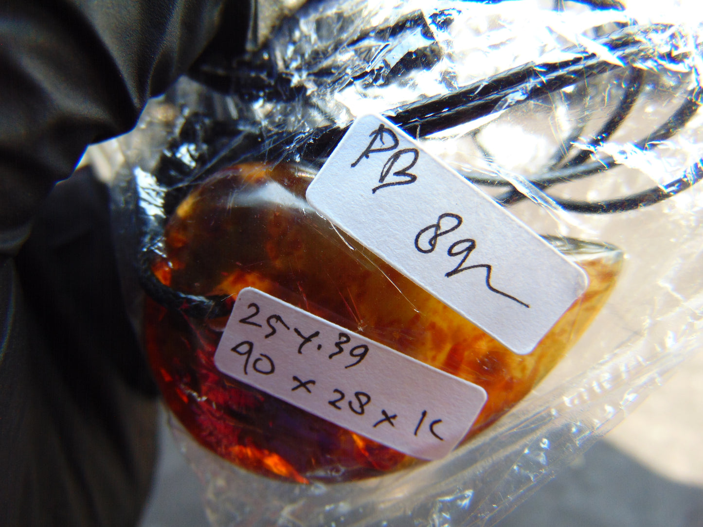8 gram 40x18x12 mm Pendant Indonesian Amber for Healing 25Y39