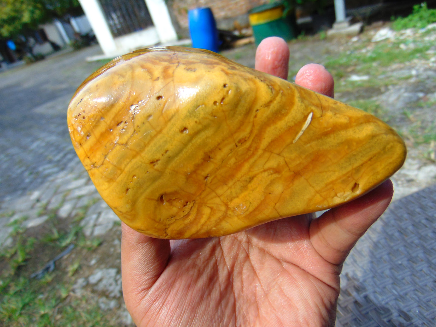 274 gram Polished Indonesia Yellow Fragrance Amber for Healing FK7