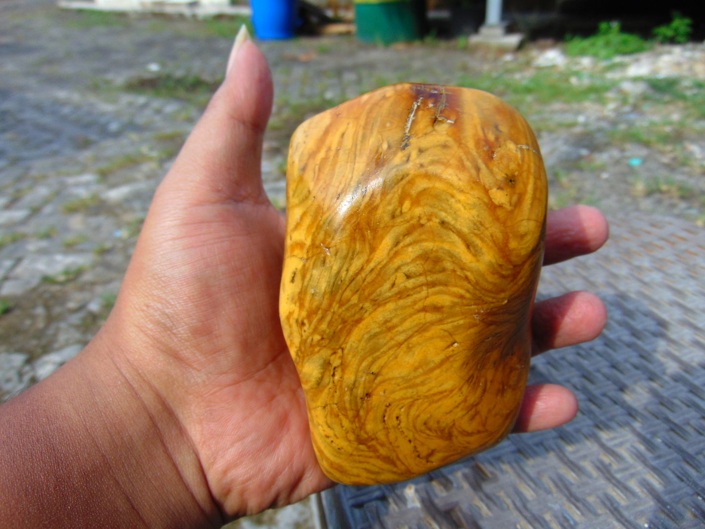274 gram Polished Indonesia Yellow Fragrance Amber for Healing FK7