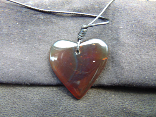 6  gr Heart Pendant Indonesian Red  Amber for Healing 25Y377