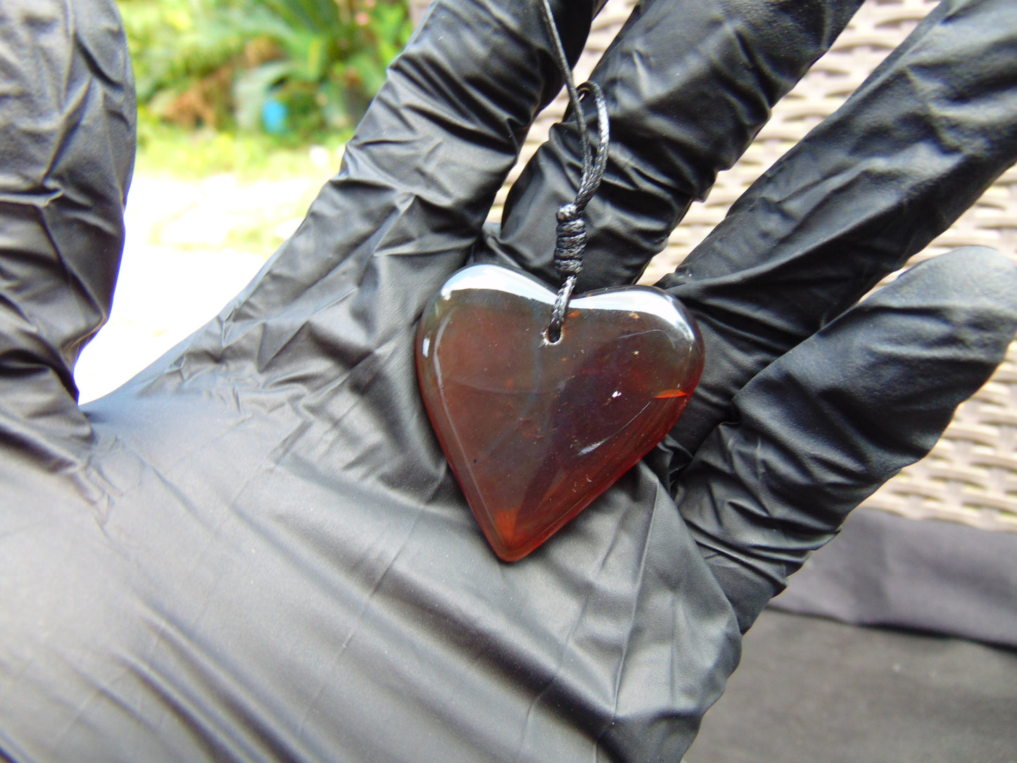 6  gr Heart Pendant Indonesian Red  Amber for Healing 25Y377