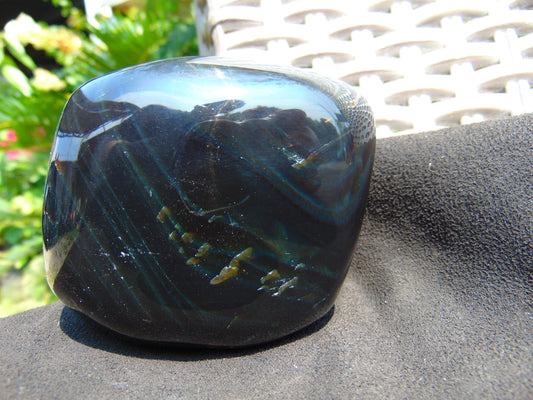 263 gram polished stone 78x71x69 Indonesian Amber for Healing 25A183