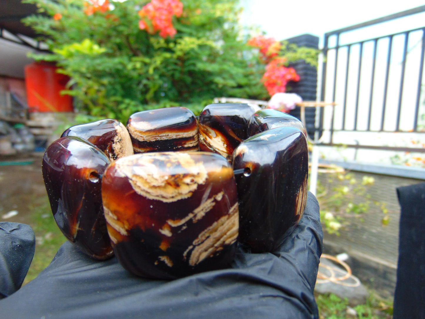 107 gr 7 Square Beads Bangle Indonesian Black Blue Amber for Healing 26BE10