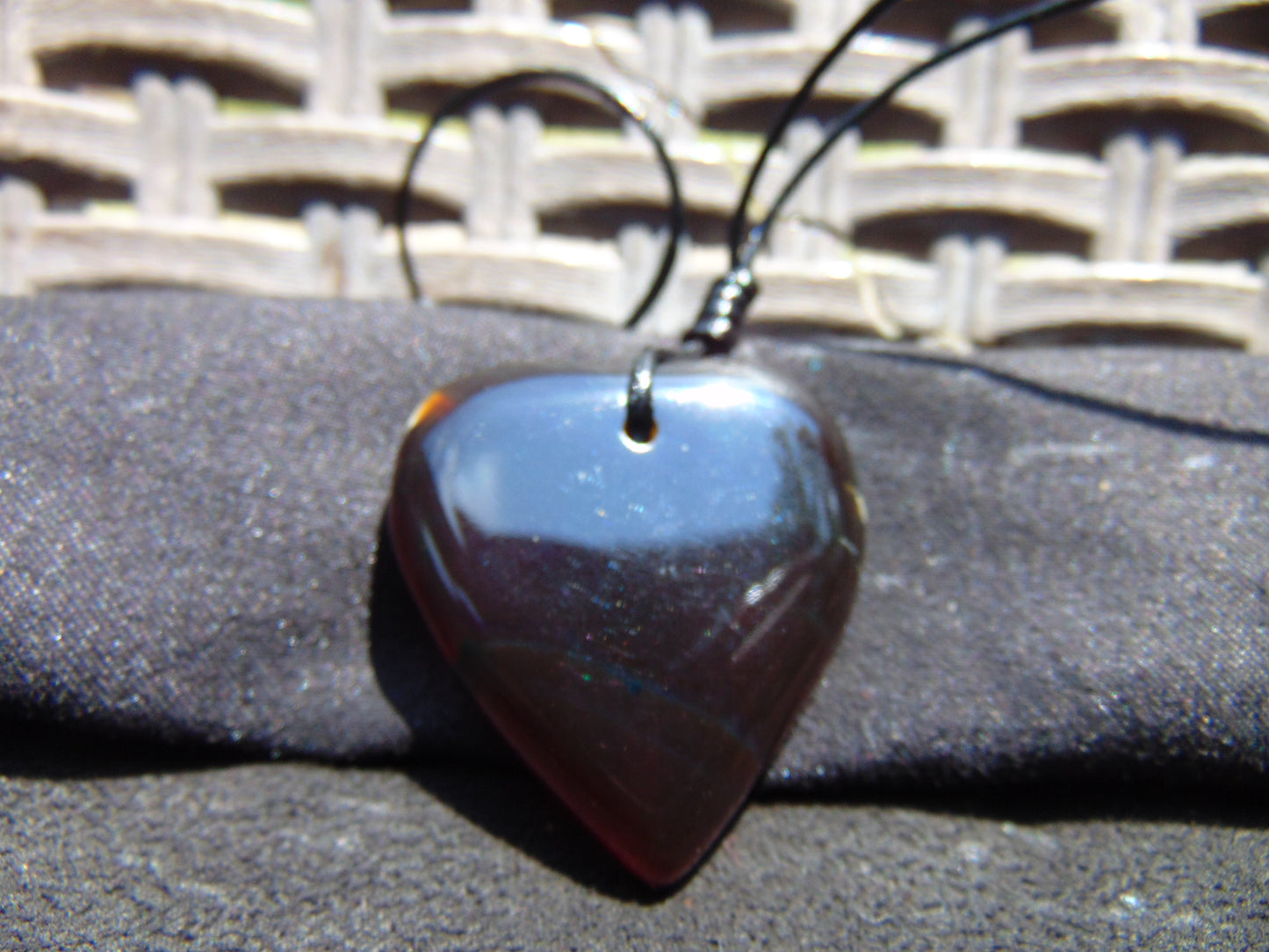 8 gr Heart Pendant Indonesian Amber for Healing 25Y382