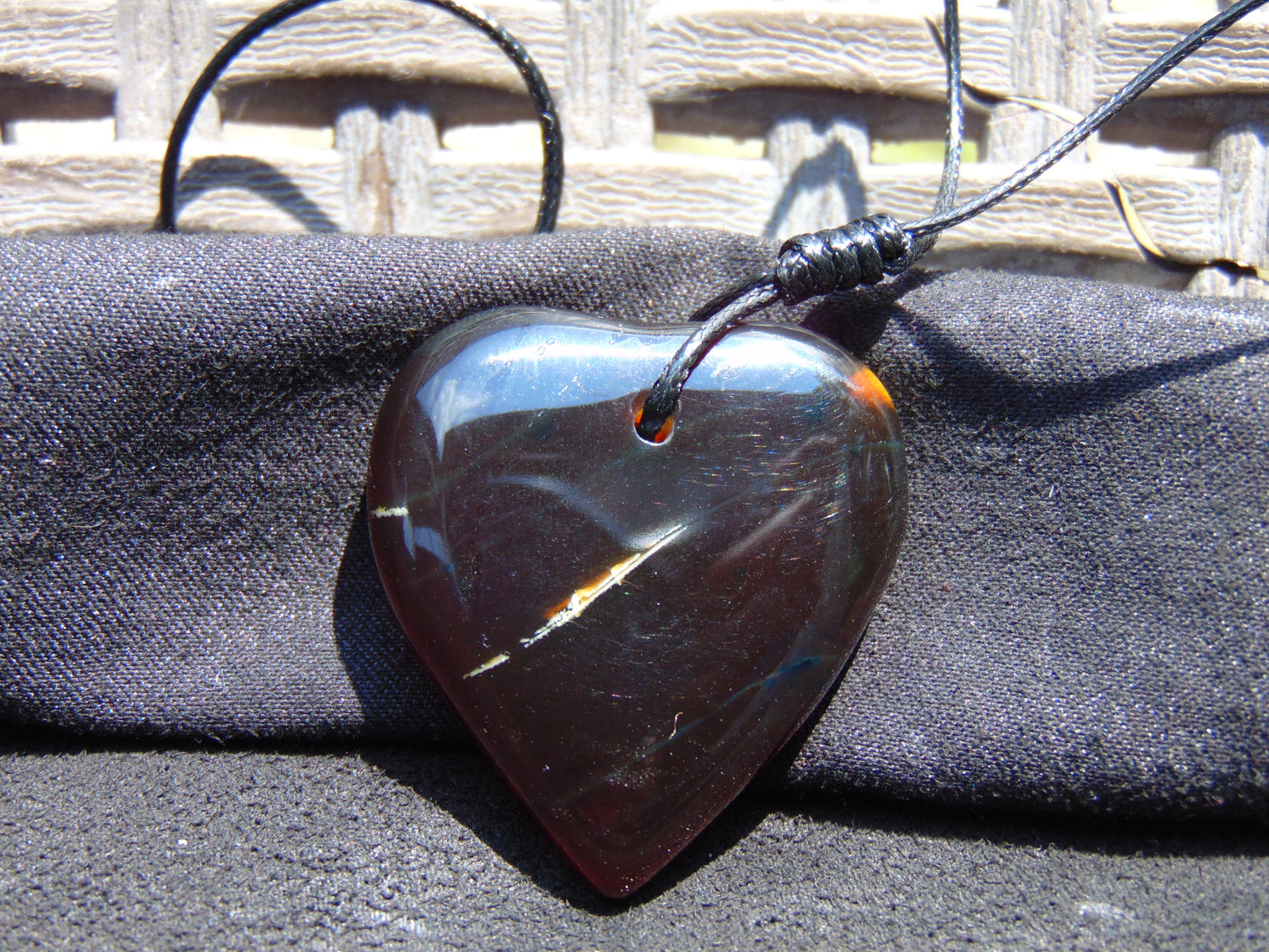 8 gr Heart Pendant Indonesian Amber for Healing 25Y382