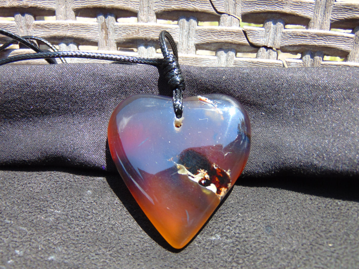 15 gr Heart Pendant Indonesian Amber for Healing 25Y379