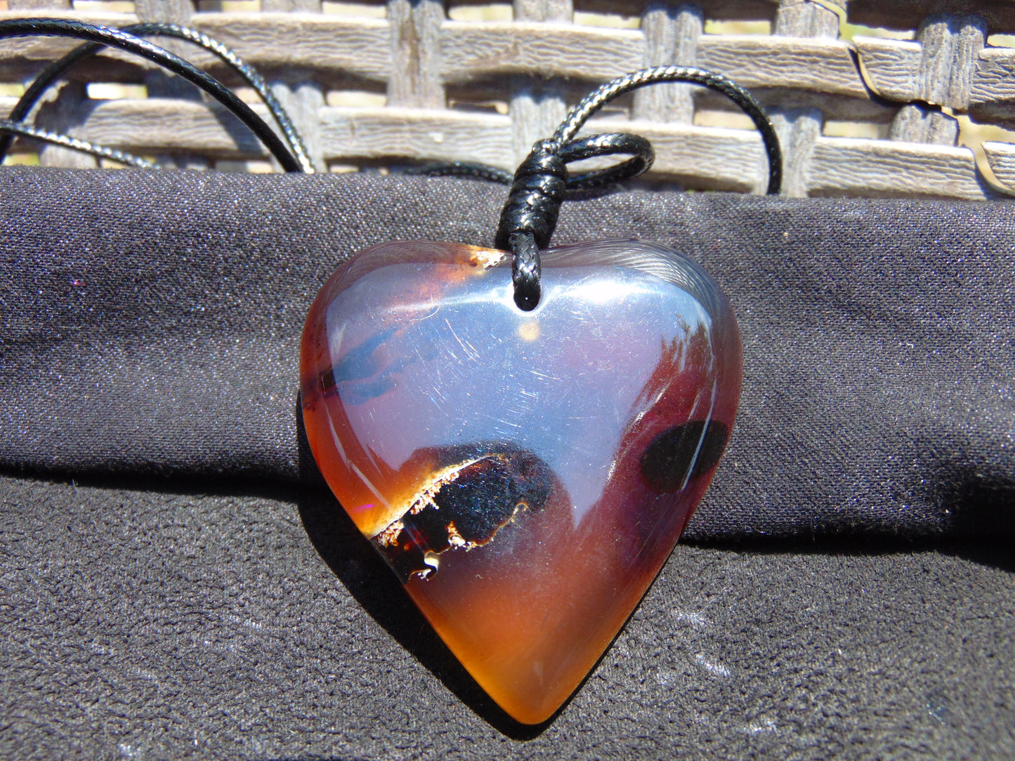 15 gr Heart Pendant Indonesian Amber for Healing 25Y379