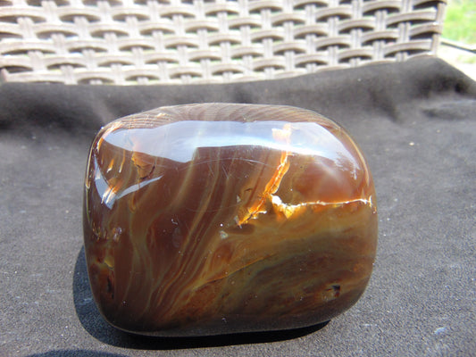 274 gram polished stone 84X66X68 Indonesian Amber for Healing 25N71