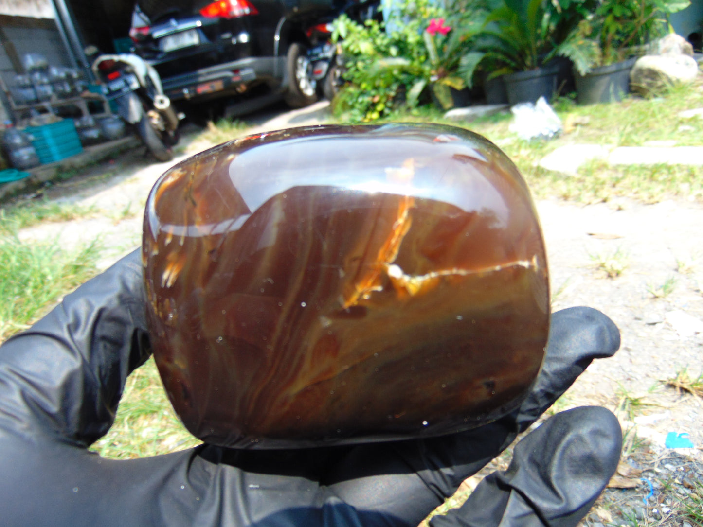 274 gram polished stone 84X66X68 Indonesian Amber for Healing 25N71