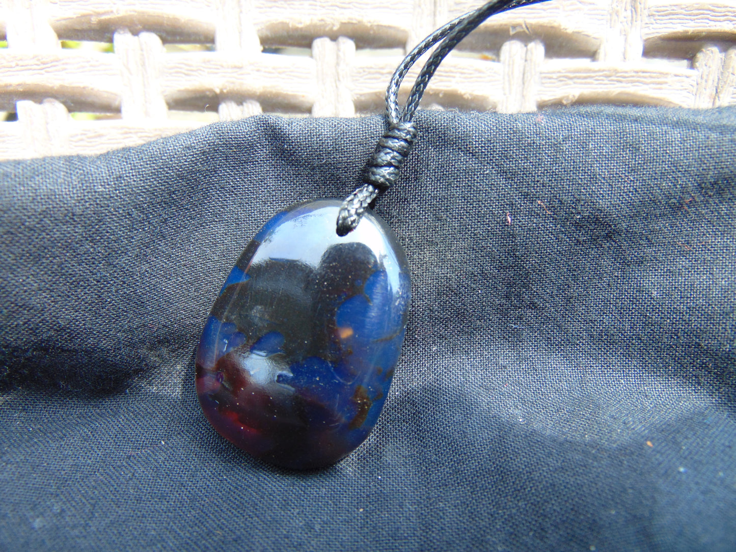 6 gram Pendant Indonesian Blue Red Amber for Healing 25Y352