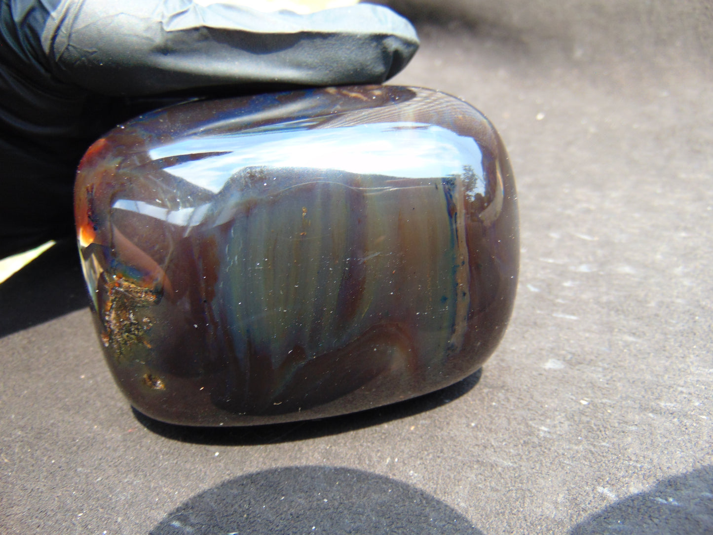 260 gram polished stone 86x73x61 Indonesian for Healing 25N172