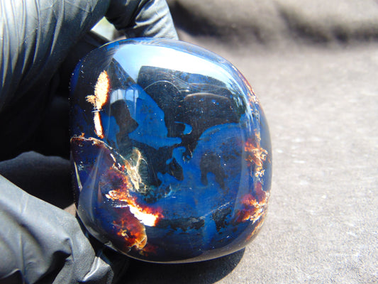 176 gr Polished Stone 74x65x58 Indonesian Blue Amber for Healing 25Y137