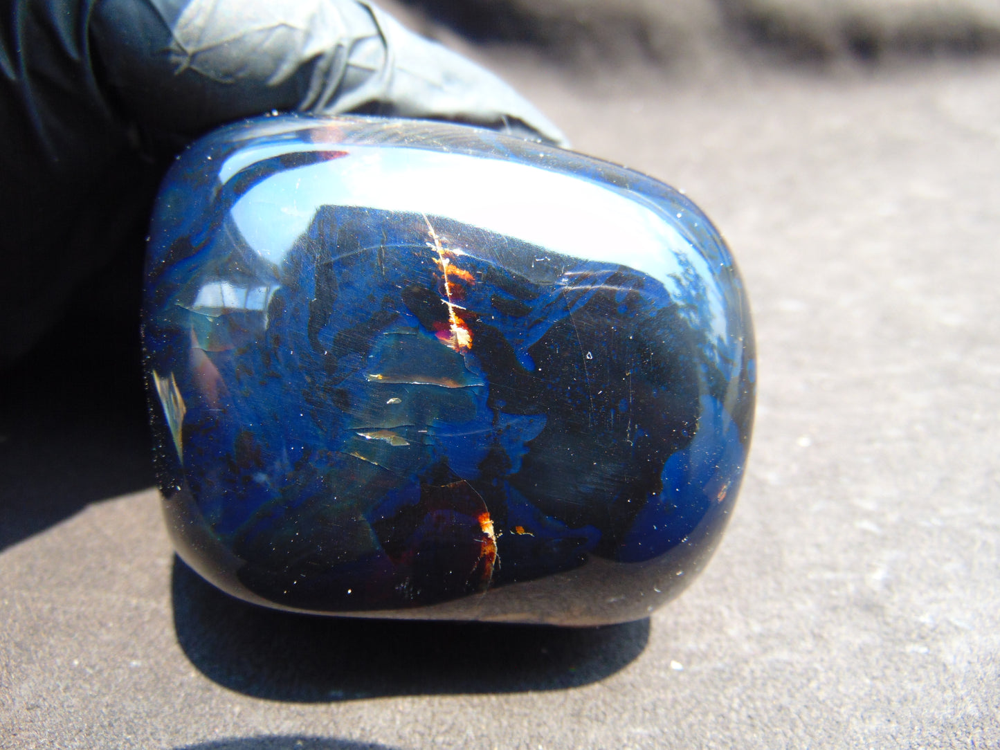 176 gr Polished Stone 74x65x58 Indonesian Blue Amber for Healing 25Y137