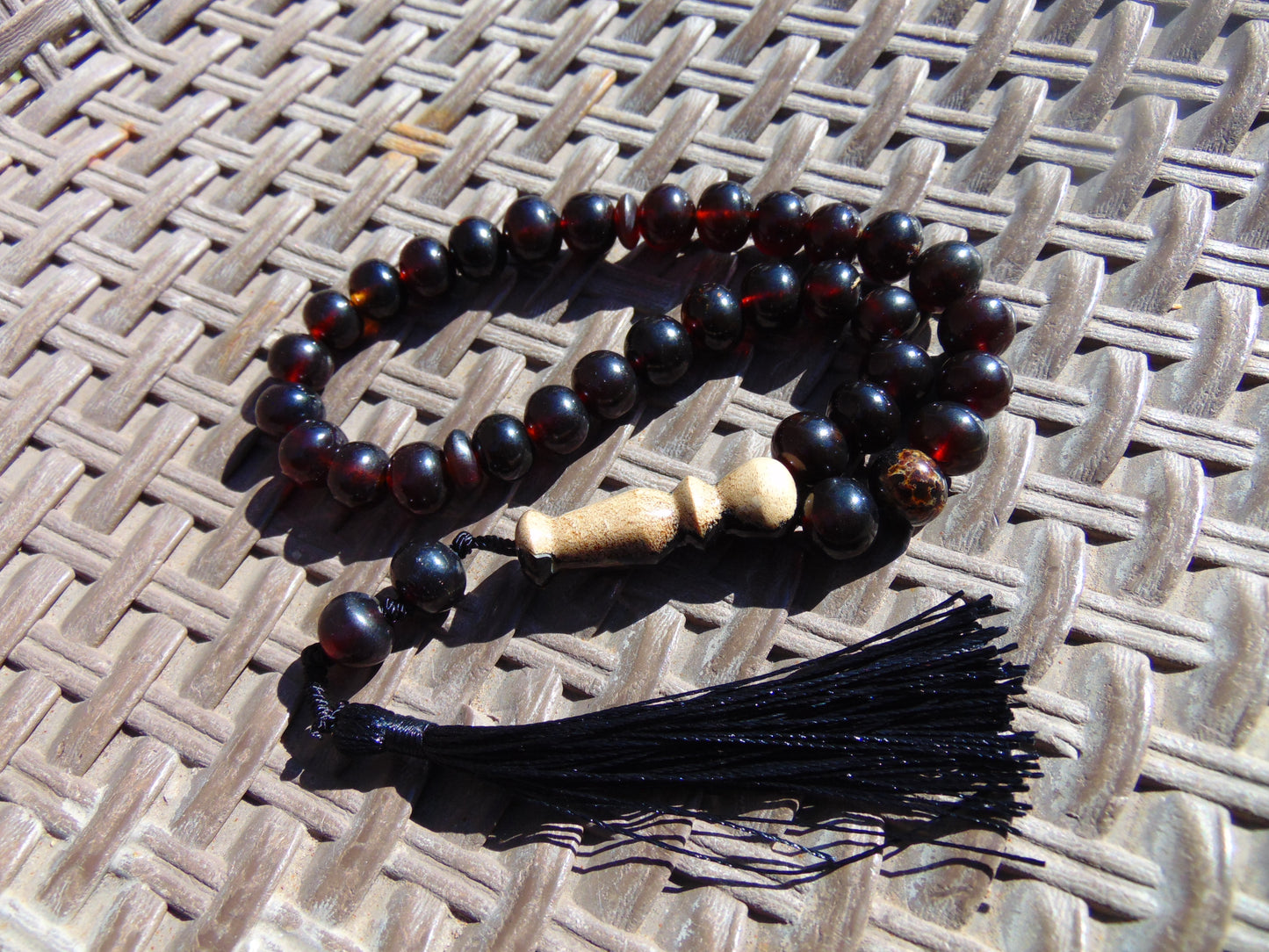 28 gr Hand Tasbih Mesbah Rosary 33+2 Beads 16 mm Indonesian Black Red Amber for Healing 26TBA01