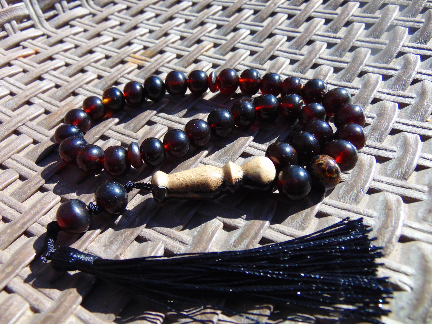28 gr Hand Tasbih Mesbah Rosary 33+2 Beads 16 mm Indonesian Black Red Amber for Healing 26TBA01