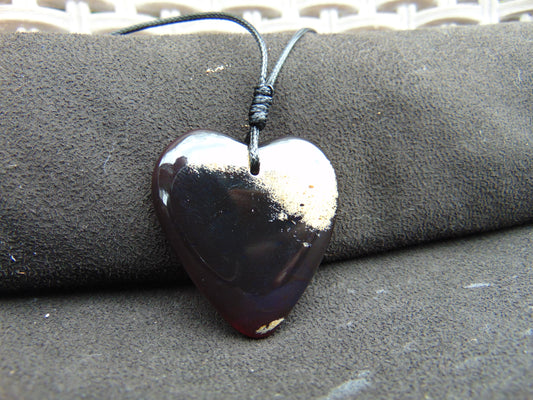 9 gr Heart Pendant Indonesian Amber for Healing 25N190