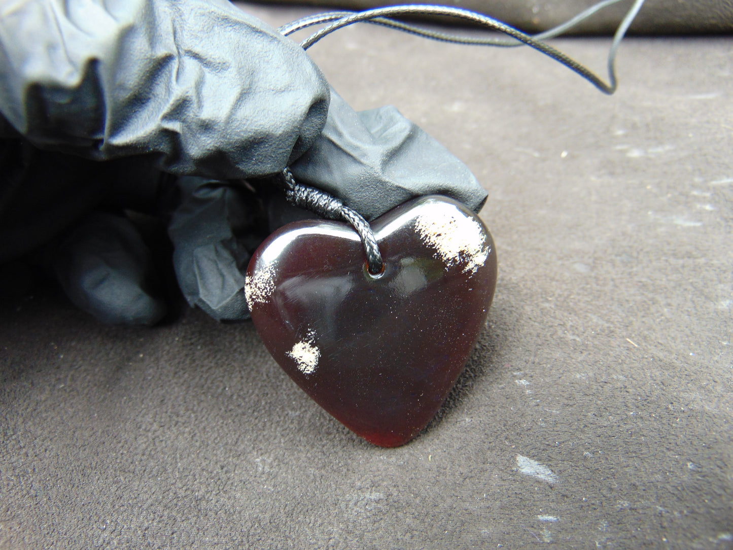 9 gr Heart Pendant Indonesian Amber for Healing 25N190