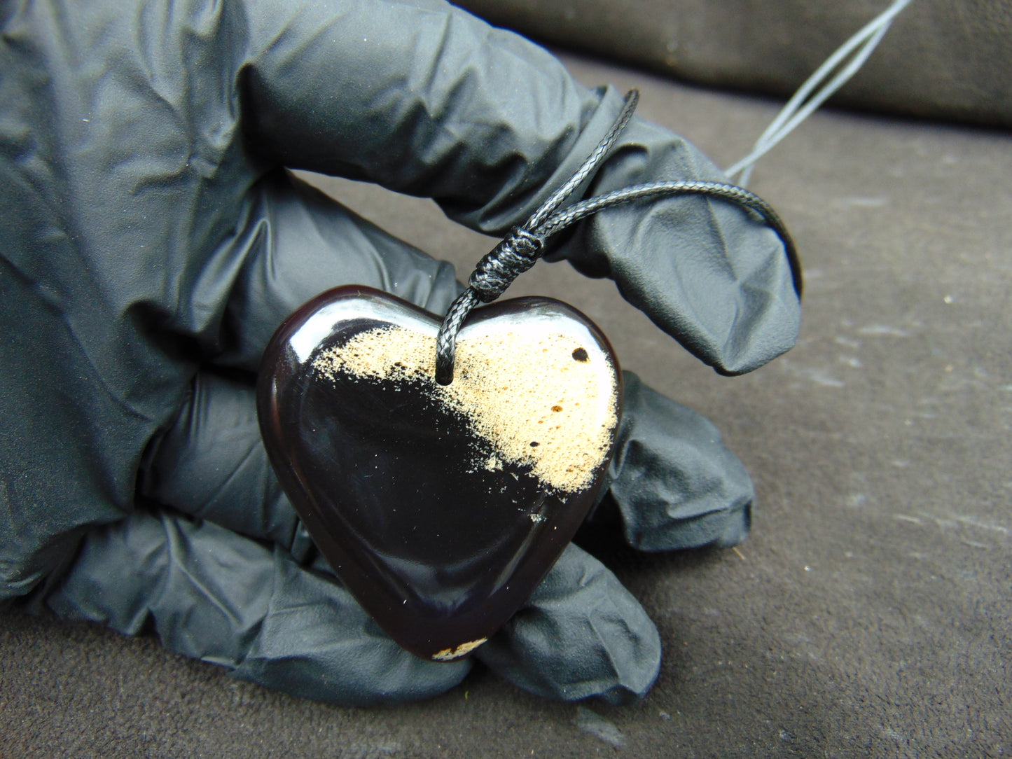 9 gr Heart Pendant Indonesian Amber for Healing 25N190