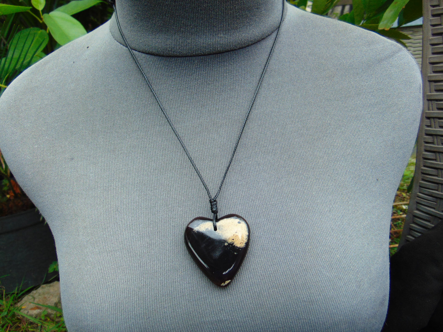 9 gr Heart Pendant Indonesian Amber for Healing 25N190