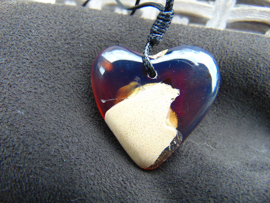 8 gr Heart Pendant Indonesian Amber for Healing 25N236
