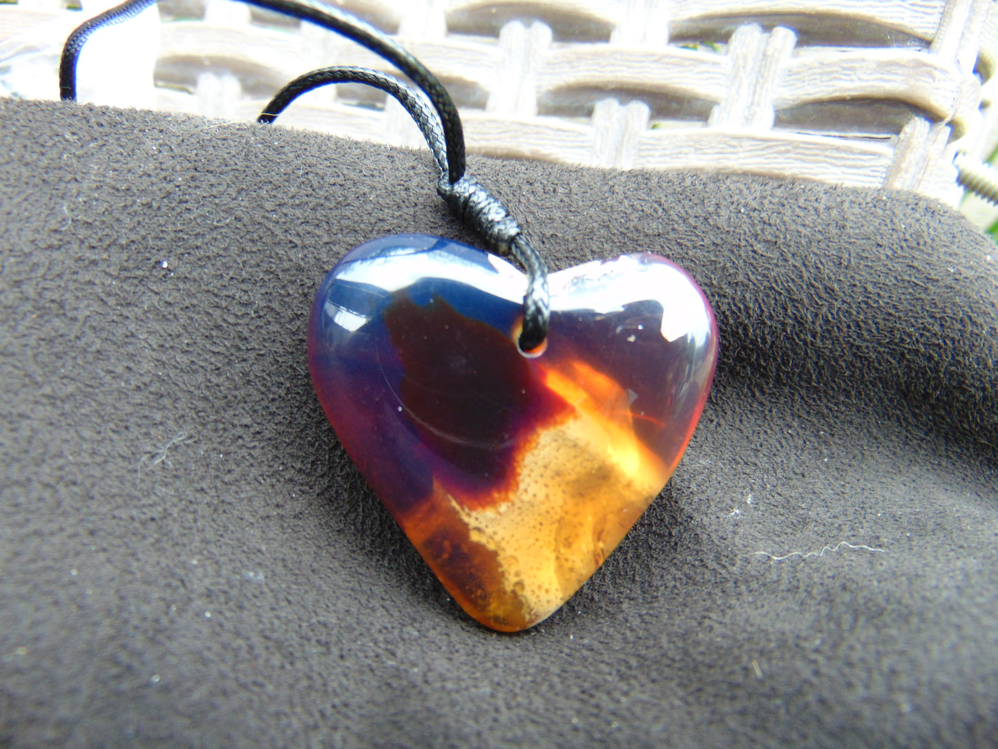 8 gr Heart Pendant Indonesian Amber for Healing 25N236