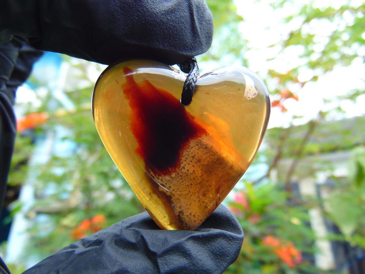 8 gr Heart Pendant Indonesian Amber for Healing 25N236