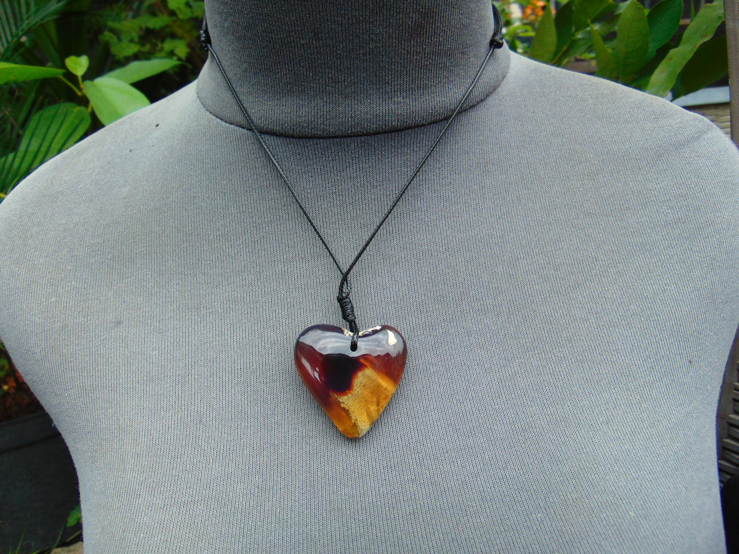 8 gr Heart Pendant Indonesian Amber for Healing 25N236