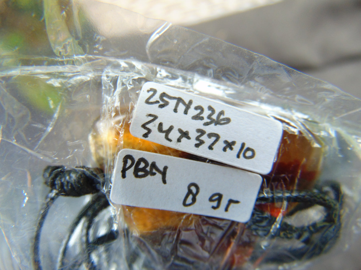 8 gr Heart Pendant Indonesian Amber for Healing 25N236