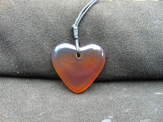 8 gr Heart Pendant Indonesian Amber for Healing 25N216