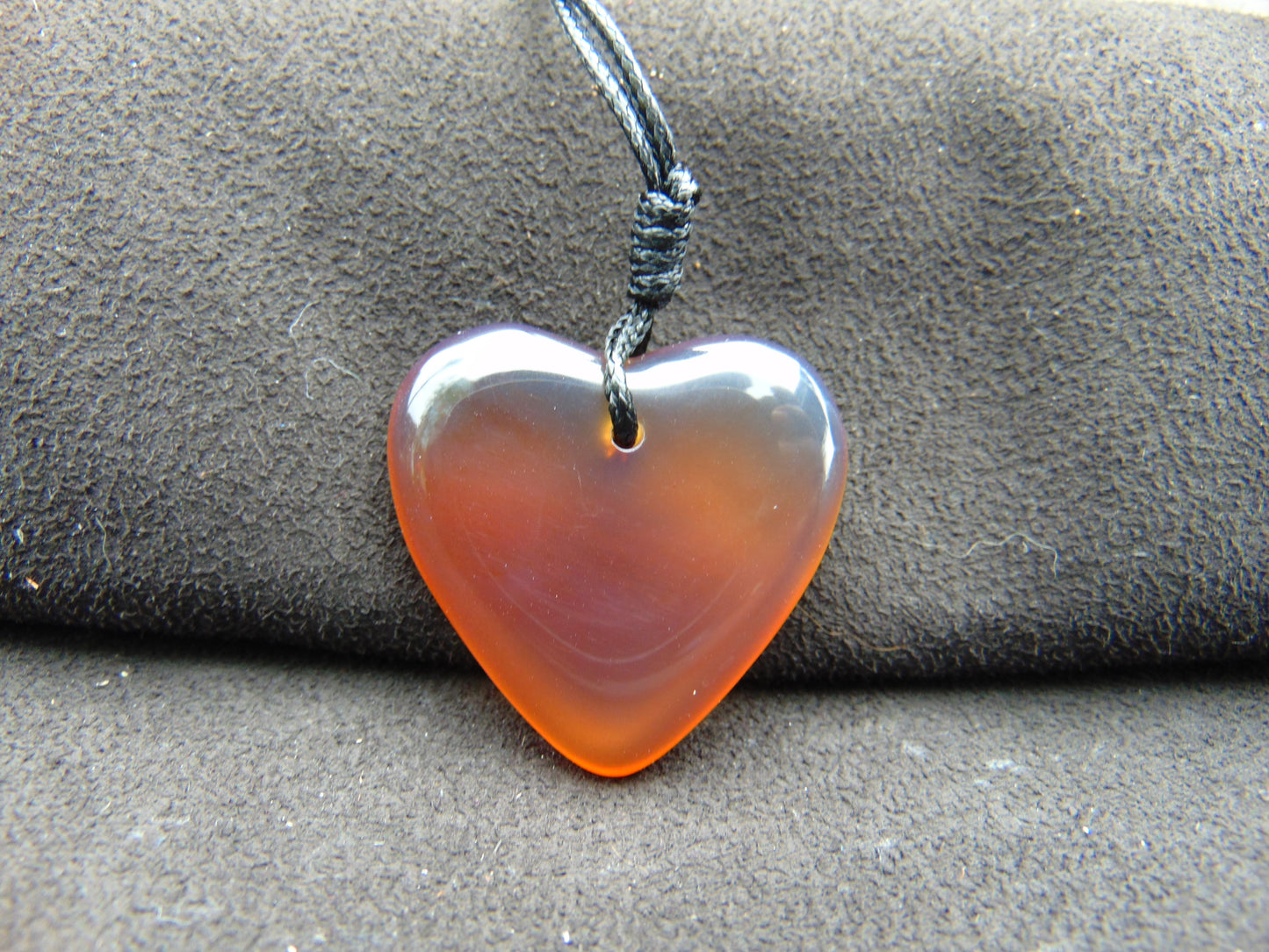 8 gr Heart Pendant Indonesian Amber for Healing 25N216