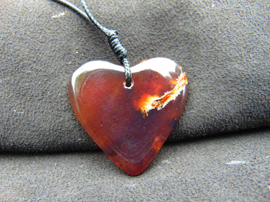 5 gr Heart Pendant Indonesian Amber for Healing 25N182