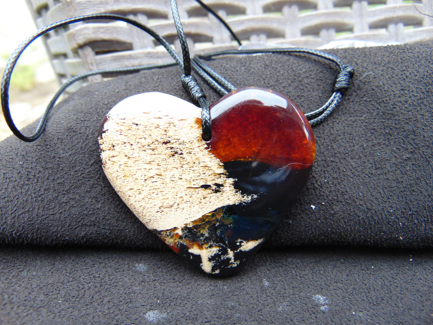 17 gr Heart Pendant Indonesian Amber for Healing 25N201