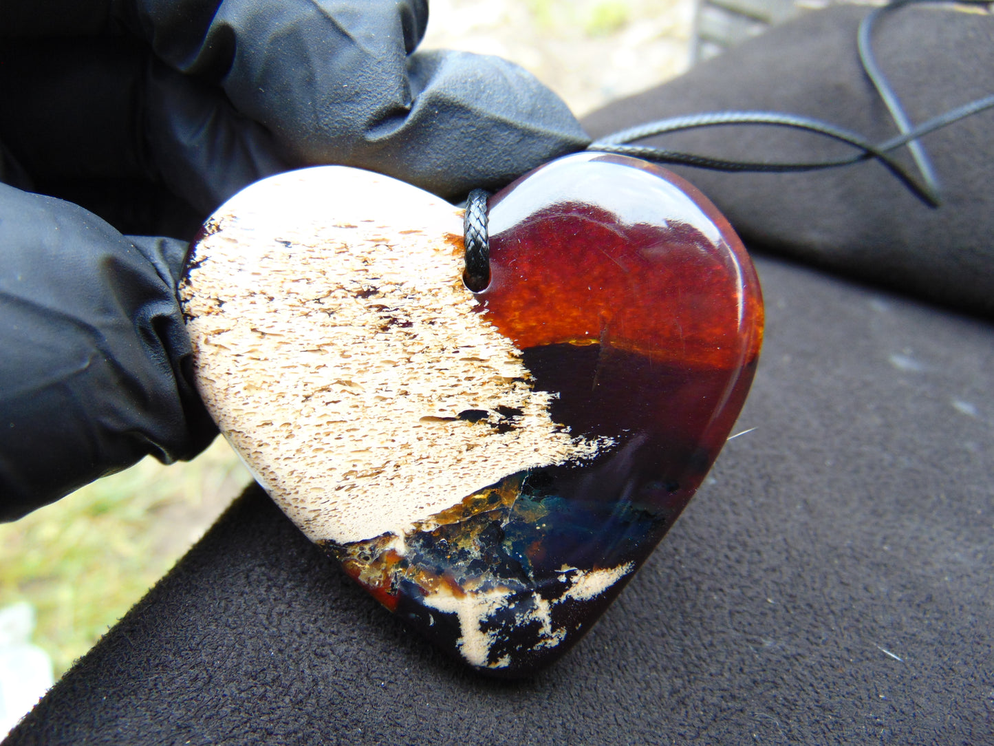 17 gr Heart Pendant Indonesian Amber for Healing 25N201