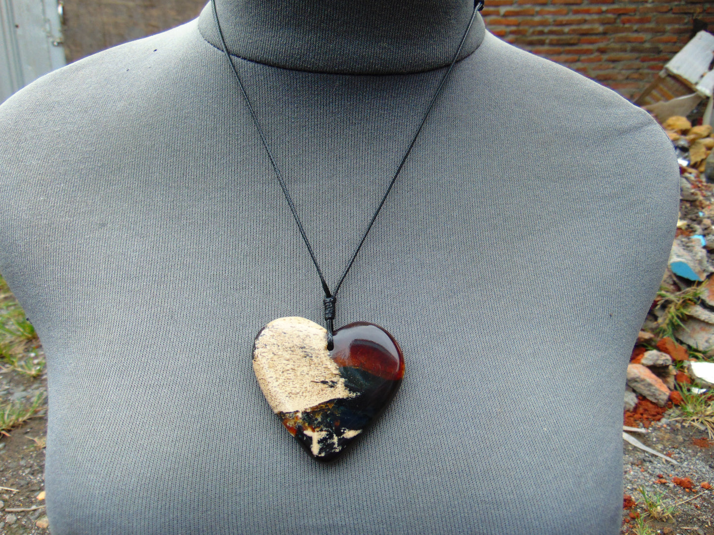 17 gr Heart Pendant Indonesian Amber for Healing 25N201