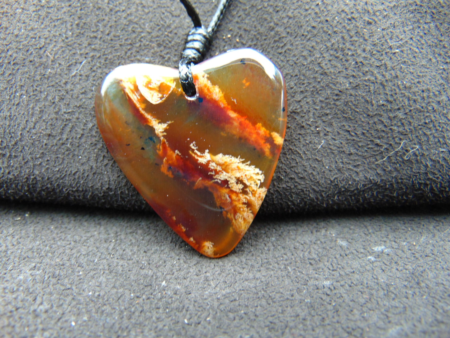 3 gr Heart Pendant Indonesian Amber for Healing 25N232