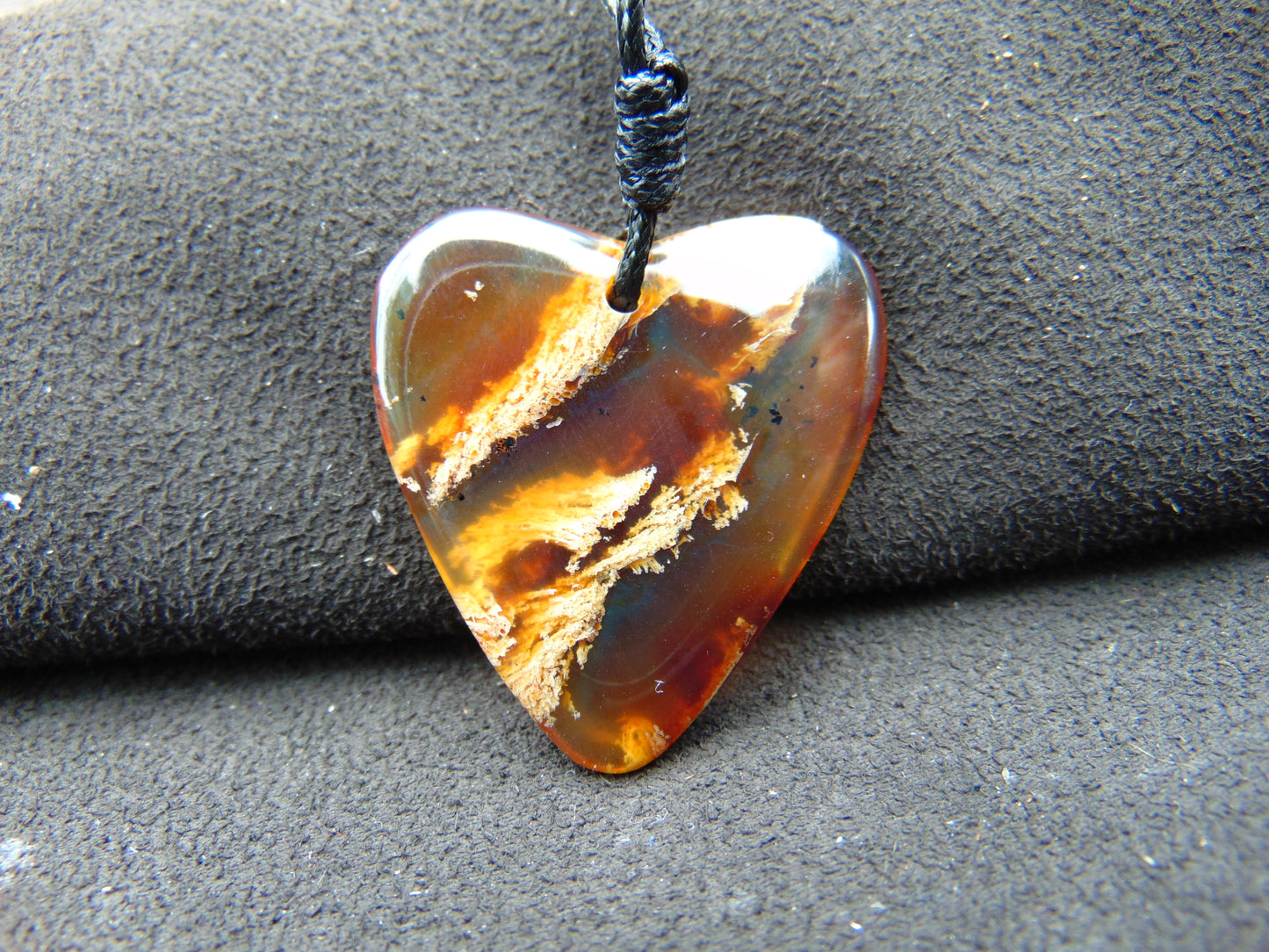 3 gr Heart Pendant Indonesian Amber for Healing 25N232