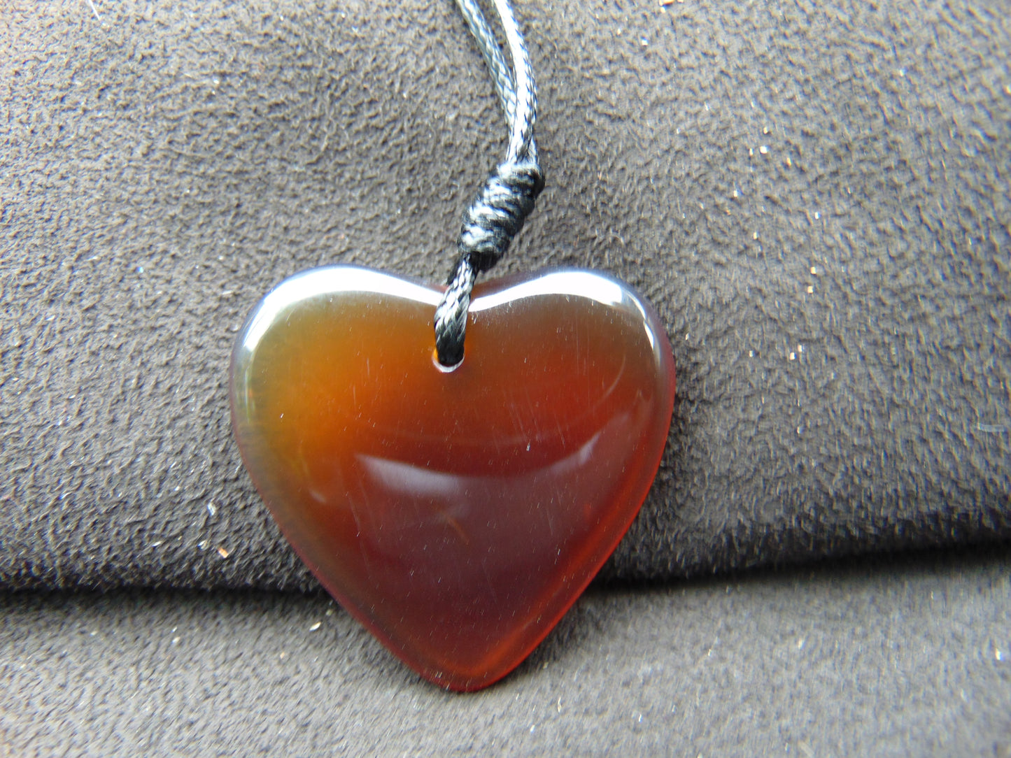 4 gr Heart Pendant Indonesian Amber for Healing 25N193