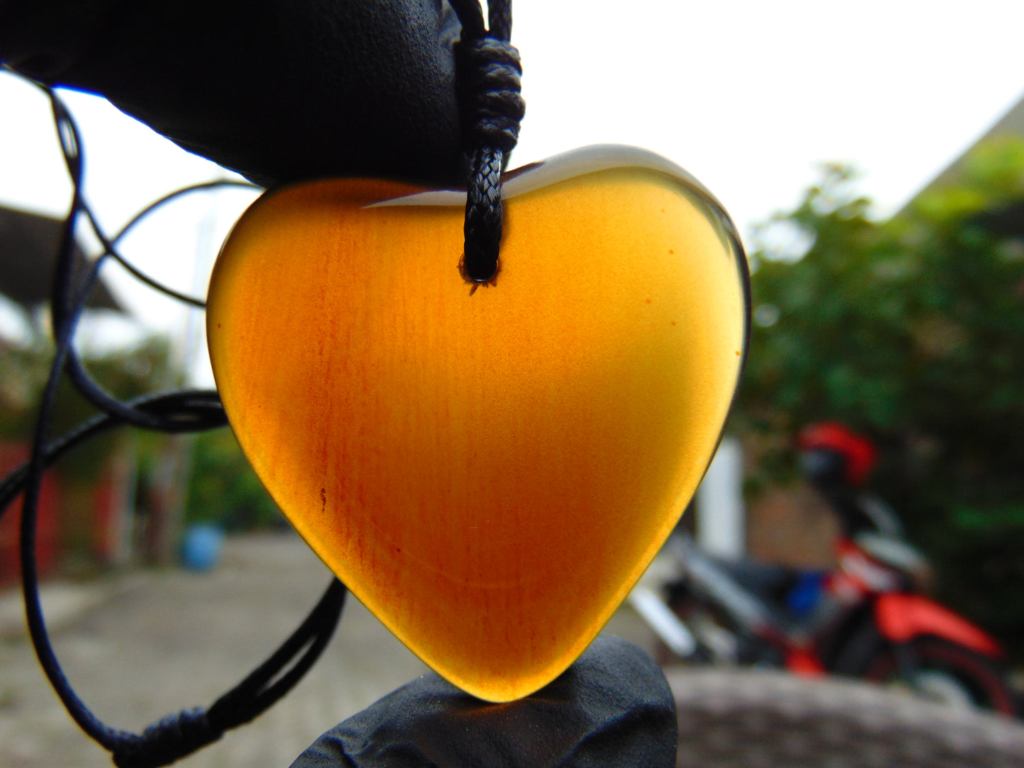 4 gr Heart Pendant Indonesian Amber for Healing 25N193