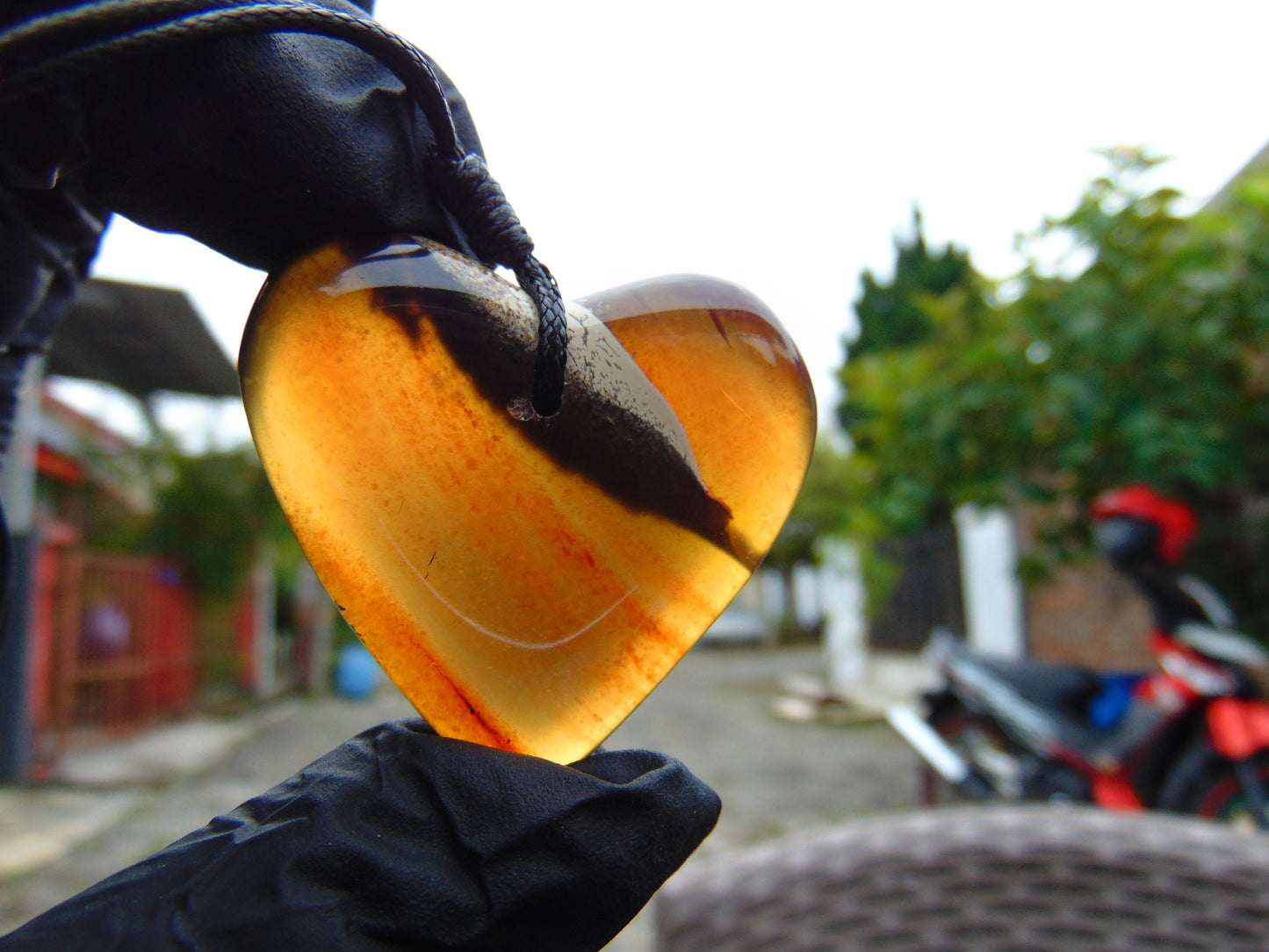 10 gr Heart Pendant Indonesian Blue Amber for Healing 25N197