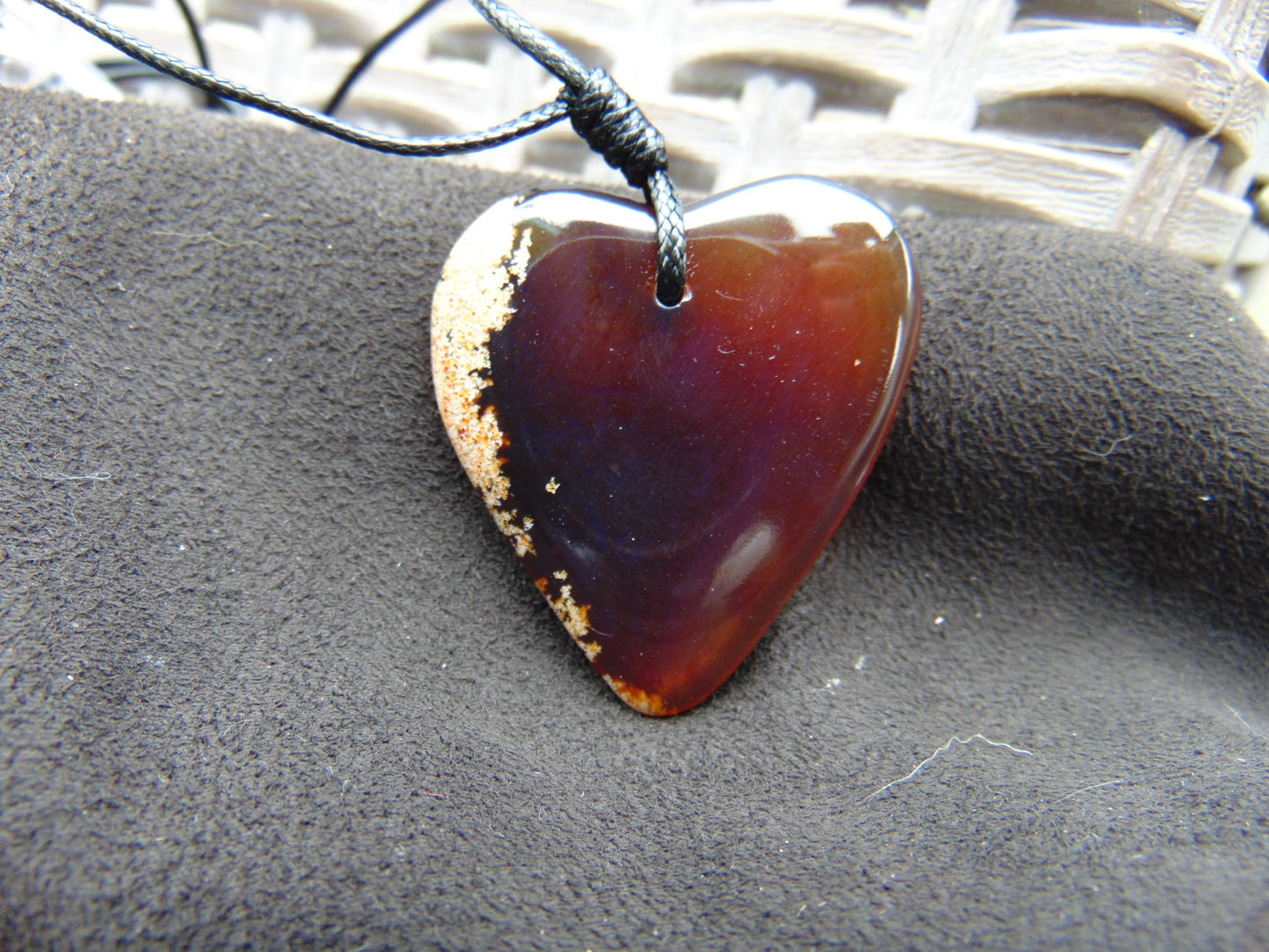 5 gr Heart Pendant Indonesian Amber for Healing 25N239