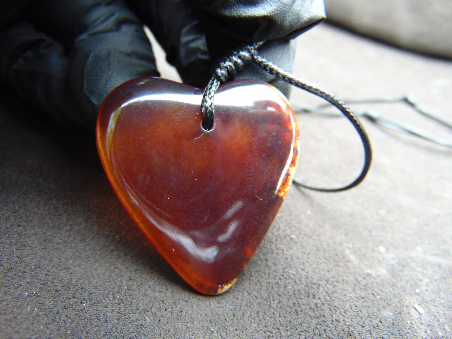 5 gr Heart Pendant Indonesian Amber for Healing 25N239