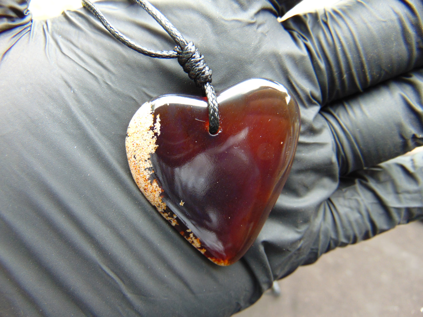 5 gr Heart Pendant Indonesian Amber for Healing 25N239