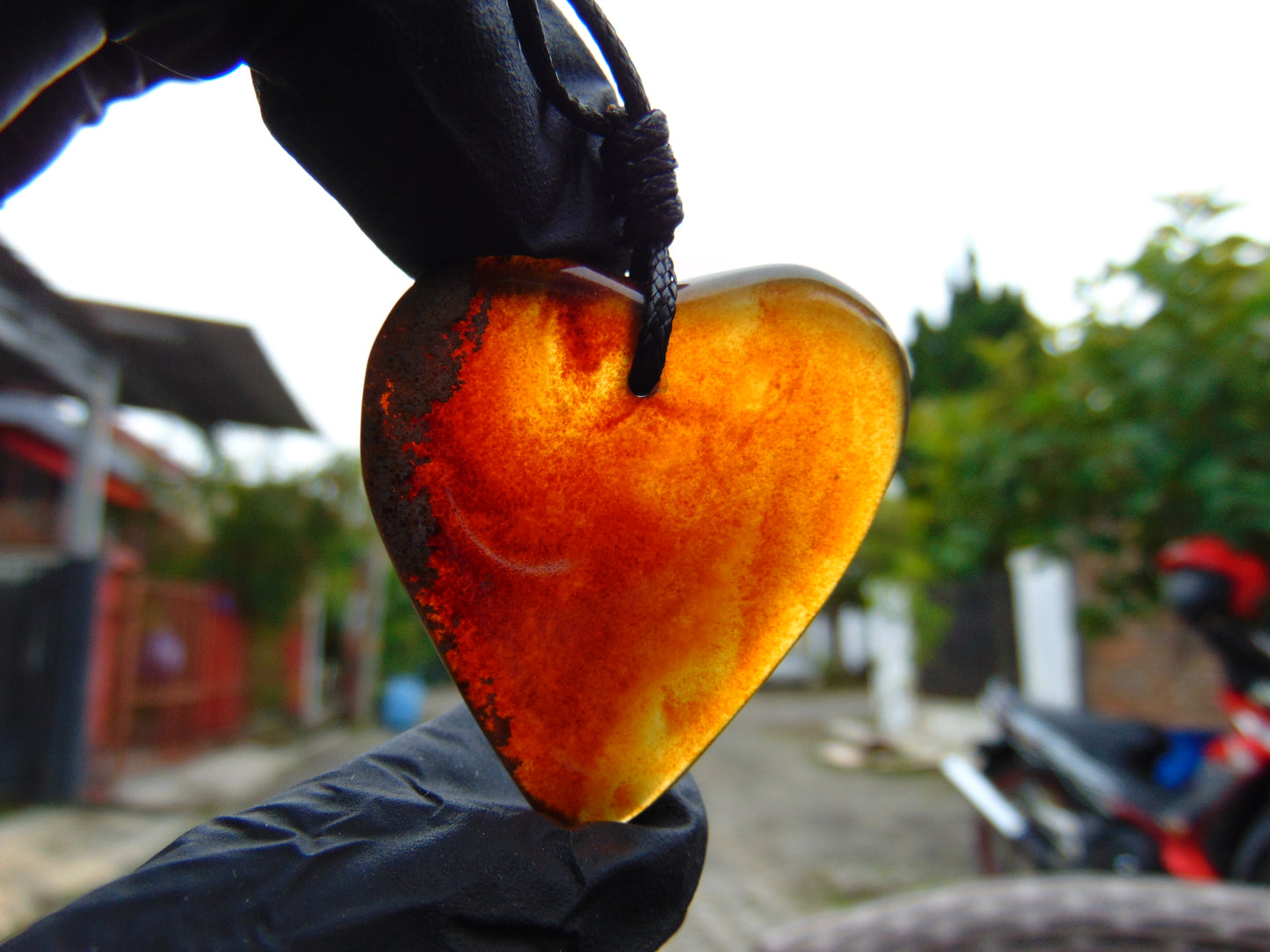 5 gr Heart Pendant Indonesian Amber for Healing 25N239
