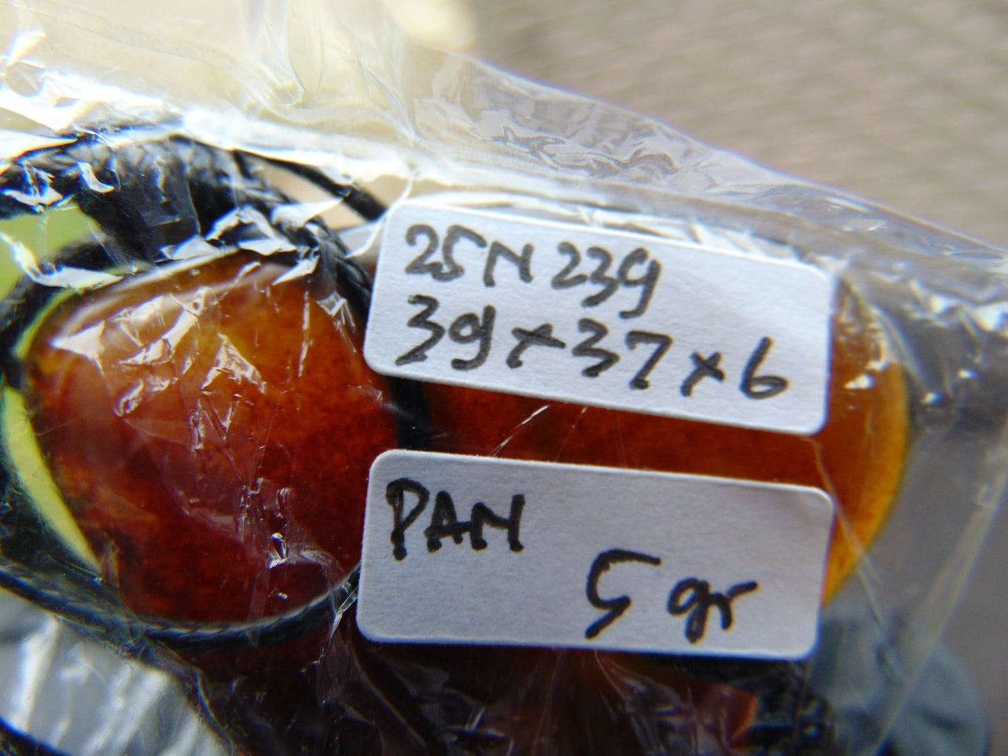 5 gr Heart Pendant Indonesian Amber for Healing 25N239