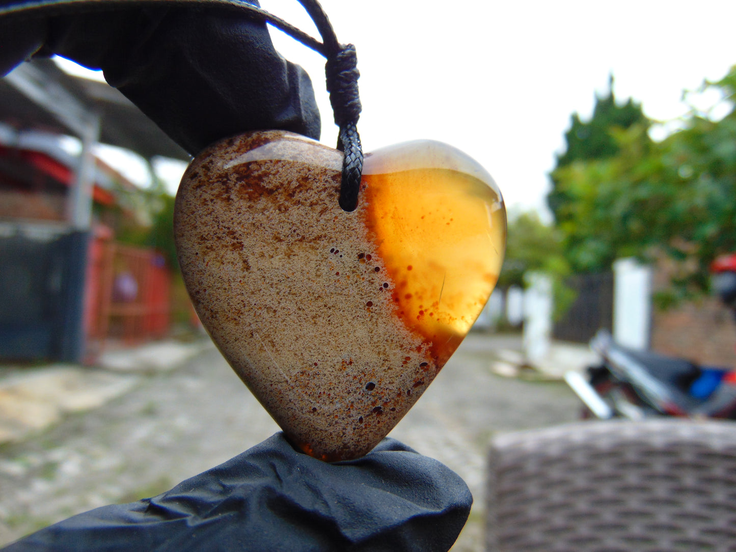 8 gr Heart Pendant Indonesian Amber for Healing 25N180