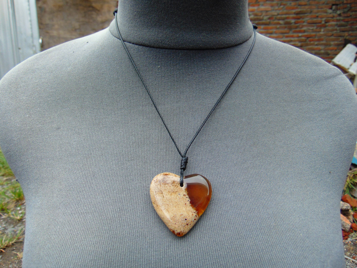 8 gr Heart Pendant Indonesian Amber for Healing 25N180