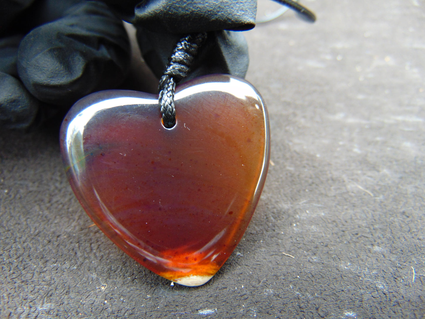 4 gr Heart Pendant Indonesian Amber for Healing 25N206