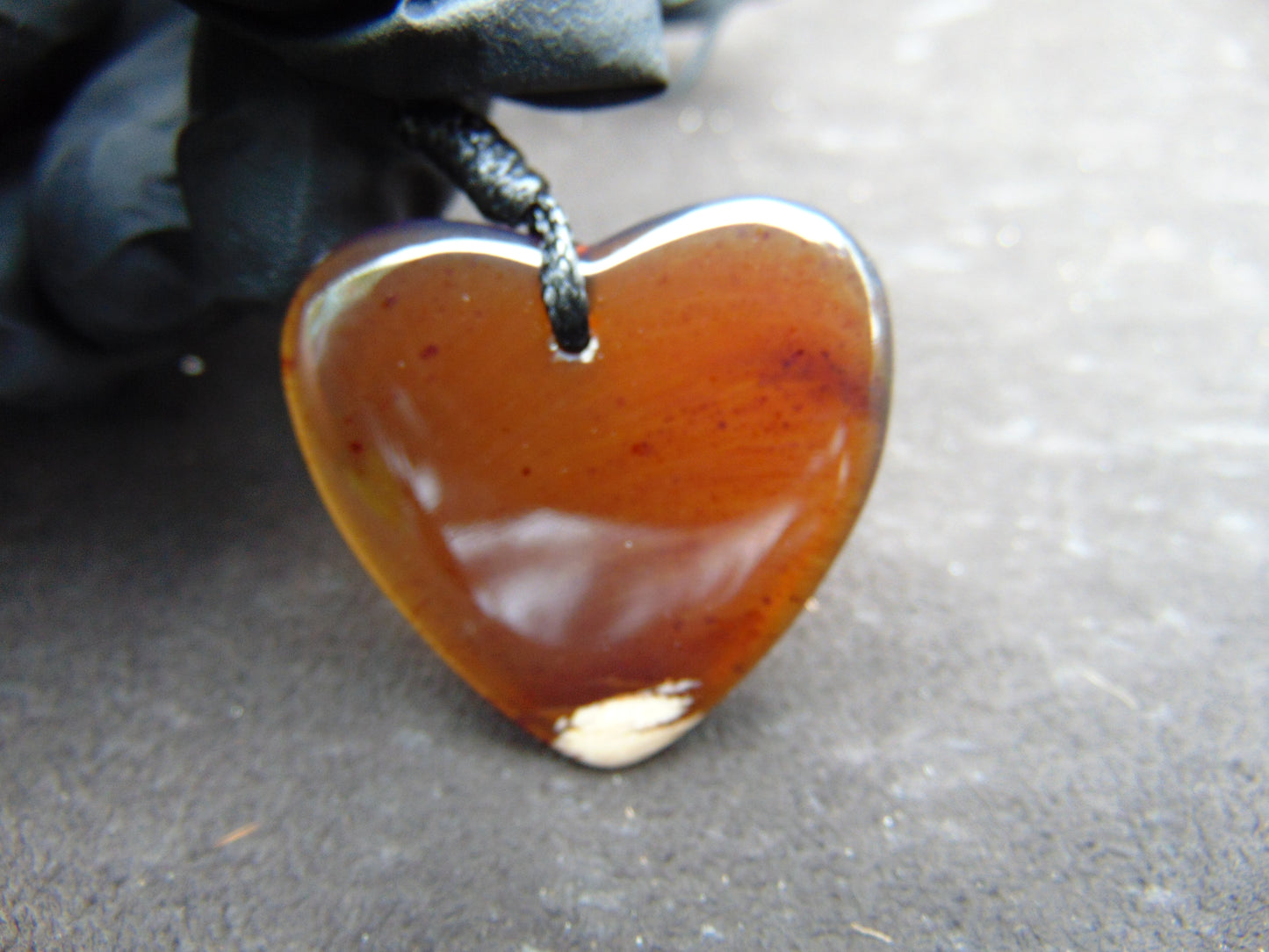 4 gr Heart Pendant Indonesian Amber for Healing 25N206