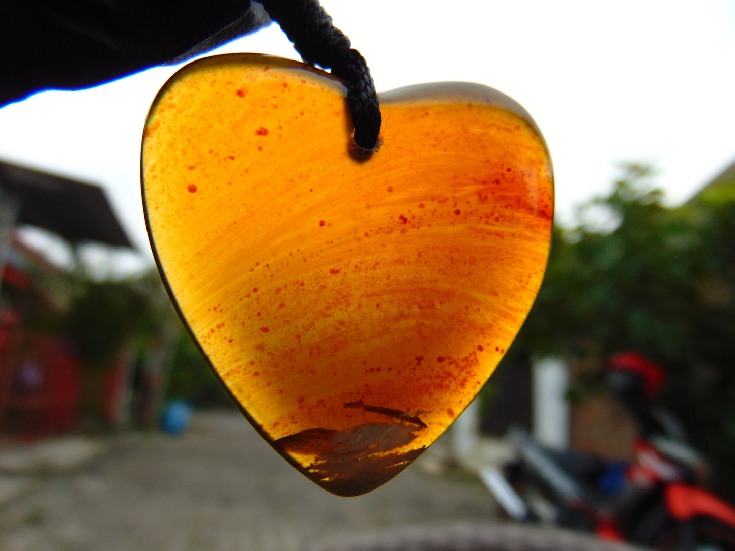 4 gr Heart Pendant Indonesian Amber for Healing 25N206